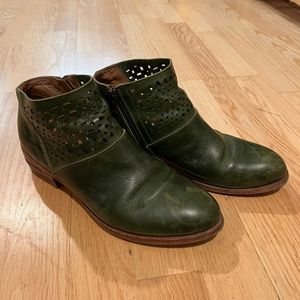 Vero Cuoio Green Booties